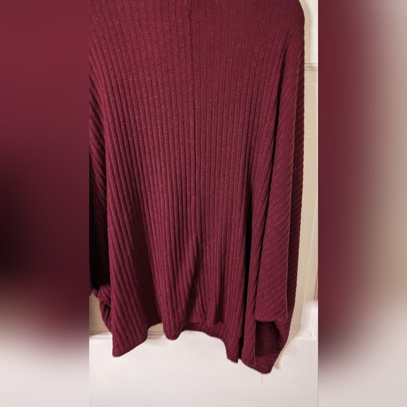 Urban Outfitters Maroon Collar Neck Oversized Knit Top Size Medium - Picture 8 of 8